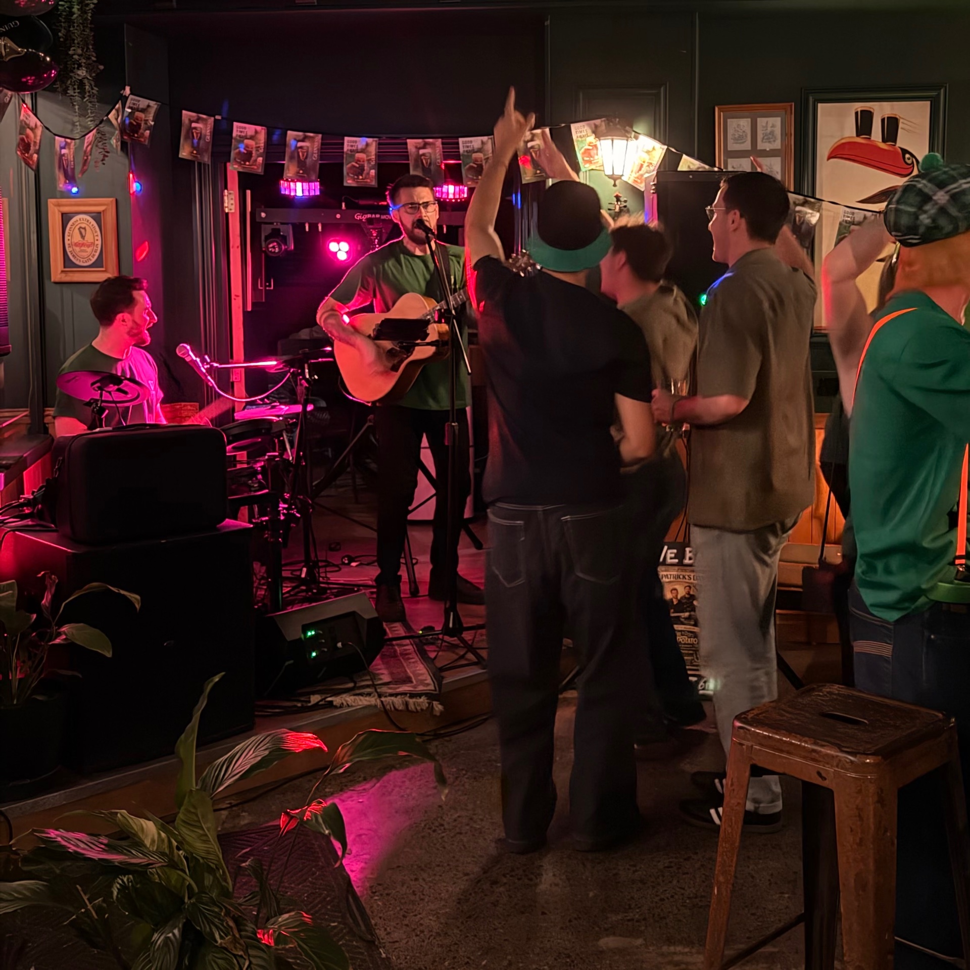 James Van performing acoustic live music to a packed crowd at an Auckland Irish pub on St Patrick's Day